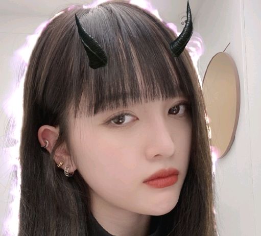 有种表情叫吴宣仪笑不露齿,当她邪魅一笑,这谁顶得住