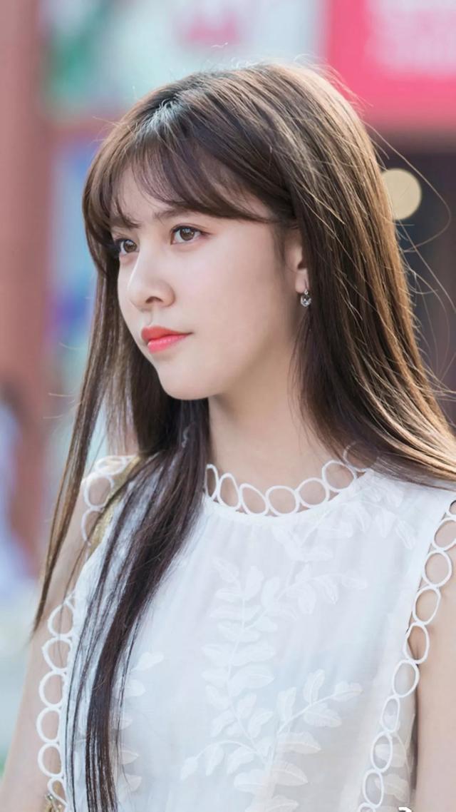 女神宋妍霏被天使吻过吧笑起来冬天像夏天黑色透视裙全是星星