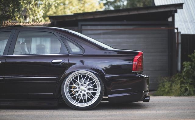 将无聊透顶的家用版2005款沃尔沃s80改装成超凡脱俗的帅气姿态!