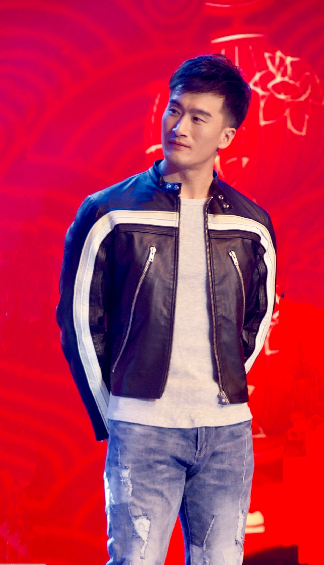 杨钧丞张家口市春晚 真诚献唱张库大道主题曲
