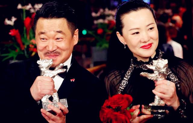 王景春和咏梅分获柏林电影节银熊奖最佳男女演员.