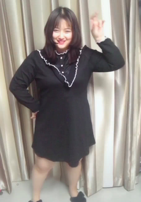 女大学生单身4年无人追,以为是胖妹,看到照片后,好看