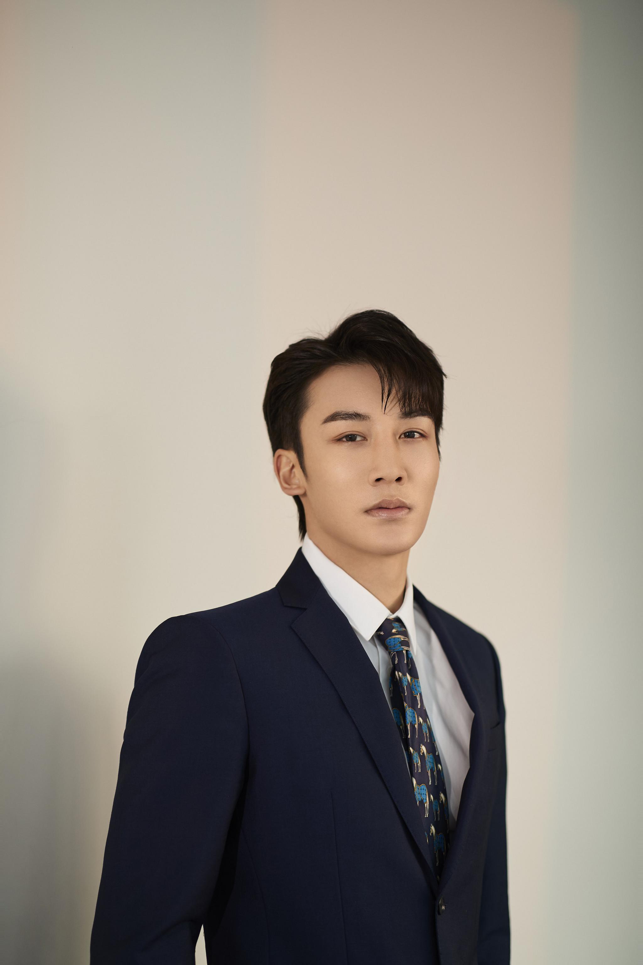 麦亨利出席点赞中国2020电视文艺先锋榜群星盛典传承经典歌颂祖国