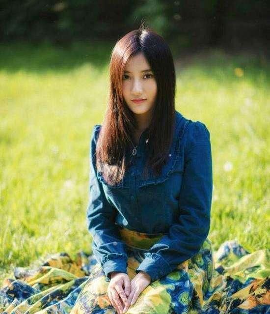 清华大学最美校花彭菲茗艺考和高考双双状元网友爱了爱了