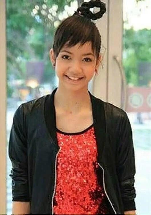 Lisa出道前未整容照片曝光！宽鼻子还长胡须？|胡须|芭比|整容_新浪新闻