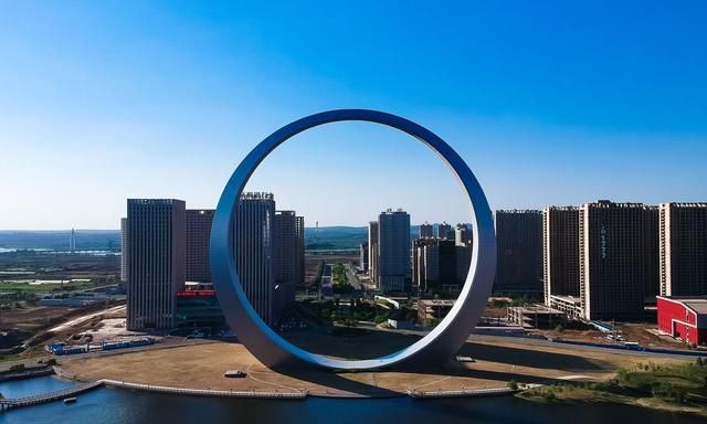 为何迪拜3亿"相框"被夸,辽宁1亿"圆环"却被骂