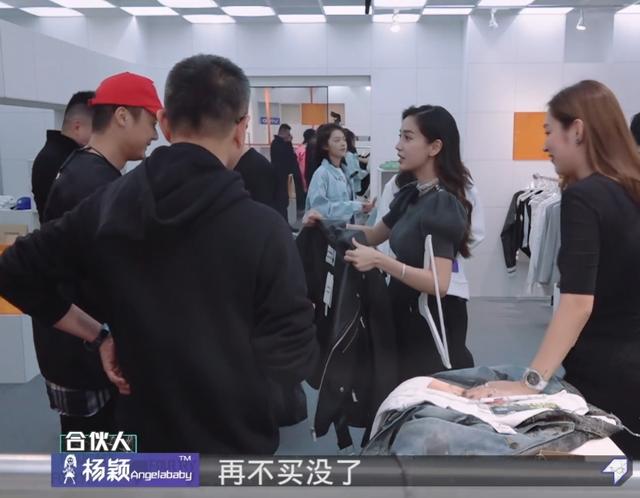 baby遇到熟人,看她怎么套路熟人购物,大家都对她刮目相看了