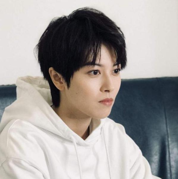 90后新晋演员邢恩:戏中雌雄难辨,多次女扮男装要成叶童继承人?