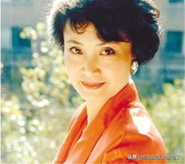 76岁“白骨精”杨春霞,曾是著名京剧演员,今满头银发仍气质依旧|杨春霞|白骨精|京剧演员_新浪新闻