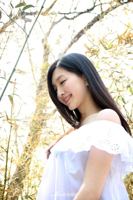 江疏影早期青涩写真曝光,飘逸长发娴静迷人,美少女尽显青春活力