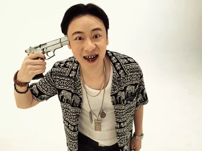 还记得仙剑3里的何必平吗他现在长这样