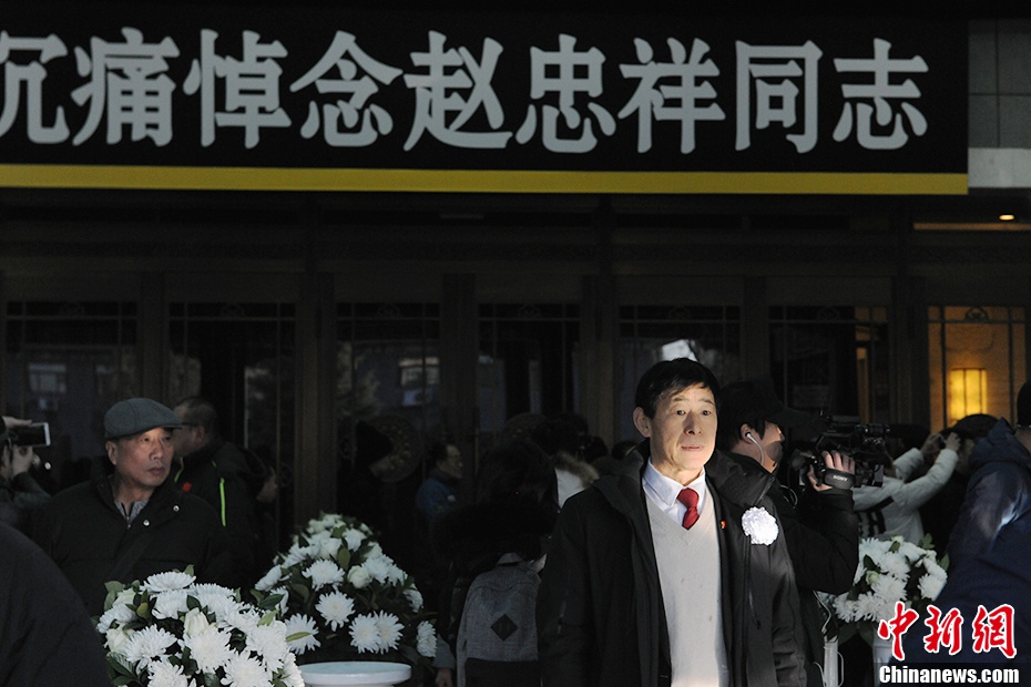 赵忠祥遗体告别仪式举行大批民众前往送别赵忠祥遗体告别仪式举行大批