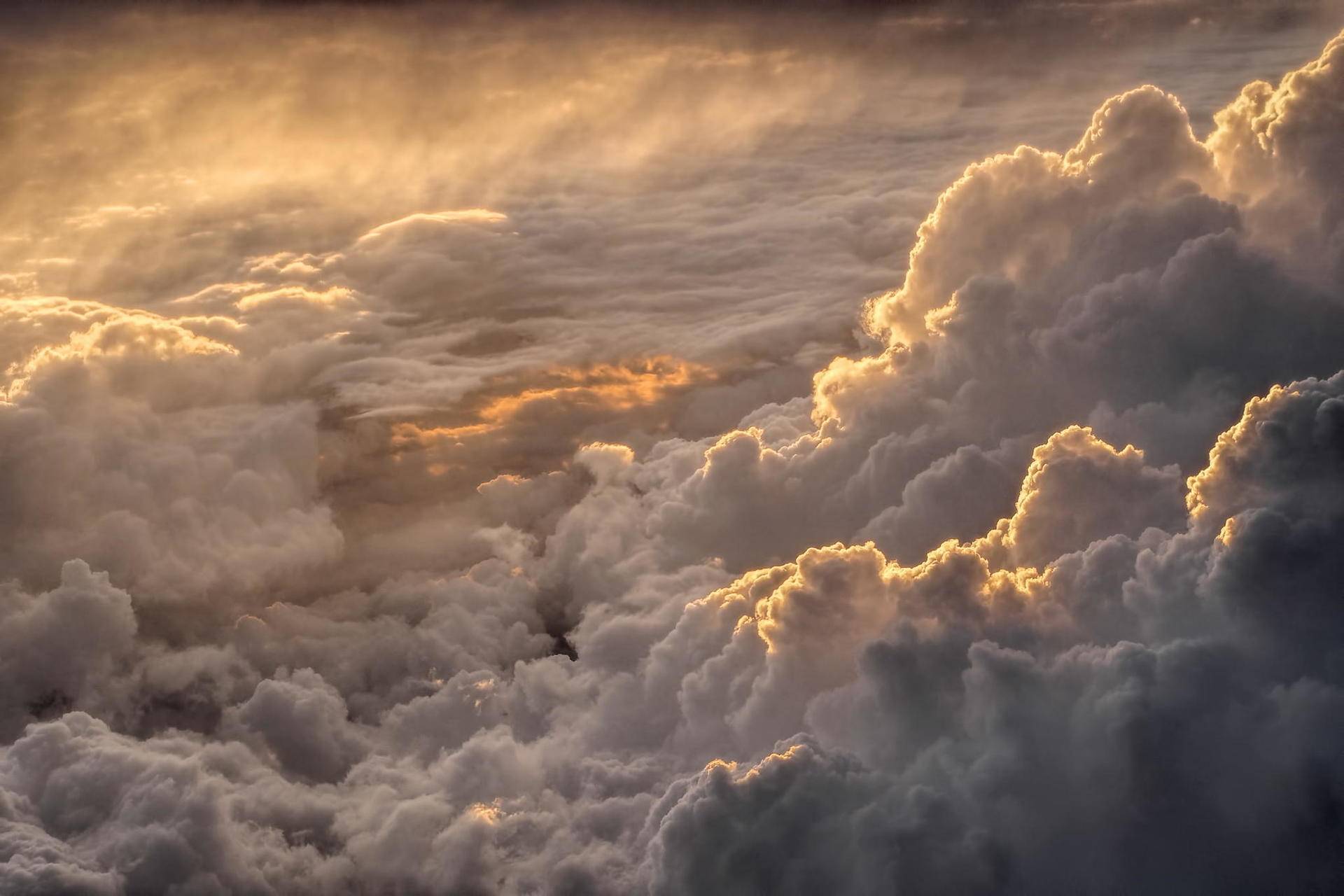 天上随便一朵云相当于几百头大象的重量可为什么不会掉下来