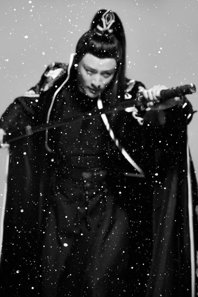 贾乃亮新造型引泪奔身穿古装手拿宝剑太潇洒李小璐真是太亏了