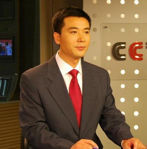 央视最帅国脸郭志坚与妻子恩爱无绯闻天才儿子12岁就出书