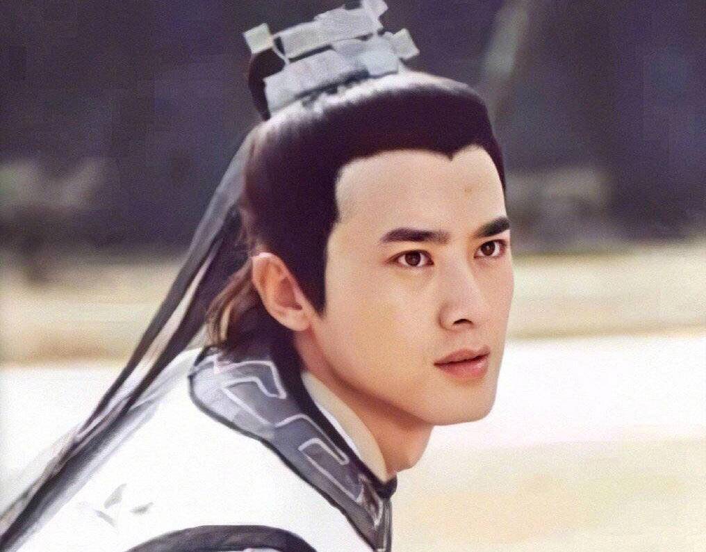 但与当年在电视剧《少年包青天》中担当主角的周杰一样,任泉也并没有