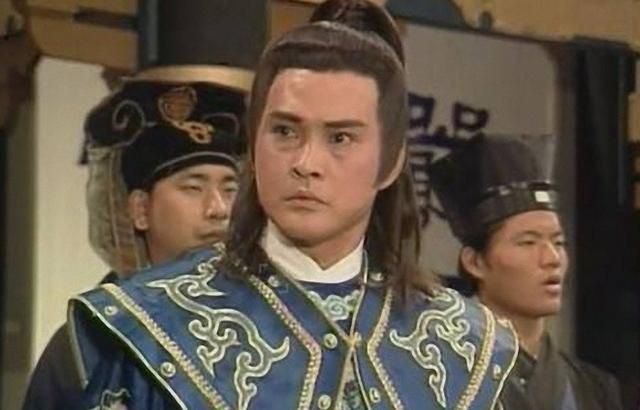 从小痴迷演戏,扮演黄药师走红,与相恋15年女友过二人生活!