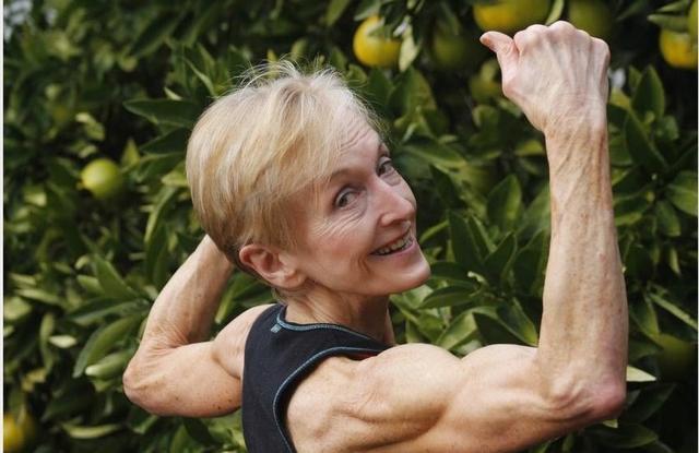 74岁老奶奶迷上健美成运动员,传奇经历激励无数人