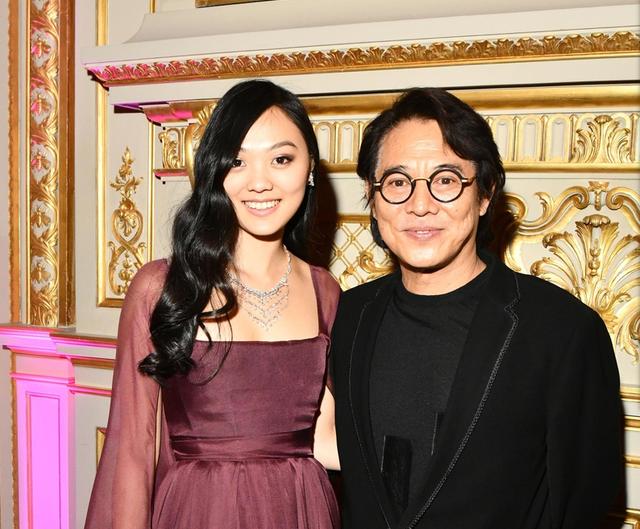 李连杰女儿晒靓照秀名媛生活,一边购物一边旅行,承认自己是宝贝