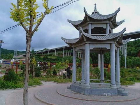 刚公布的国家级森林乡村庄浪县石桥村略影