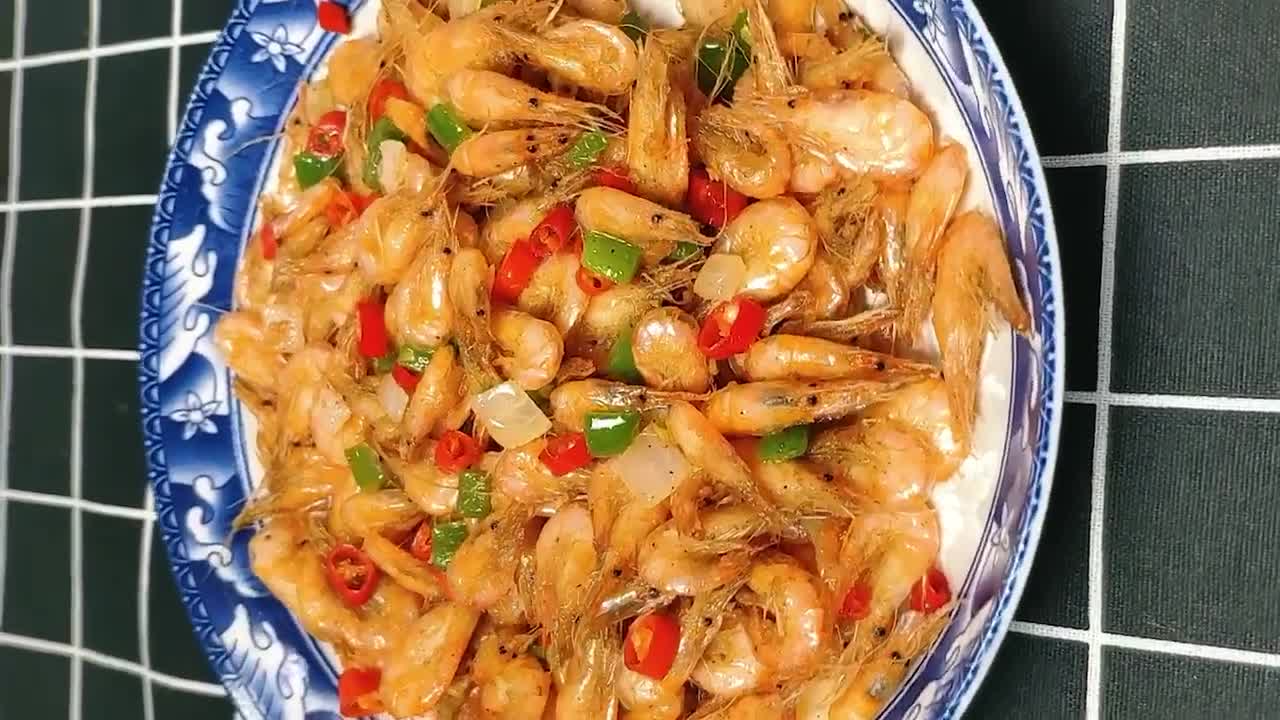 年夜菜之香辣小河虾,集香辣咸鲜脆嫩6种特性,做法简单营养丰富