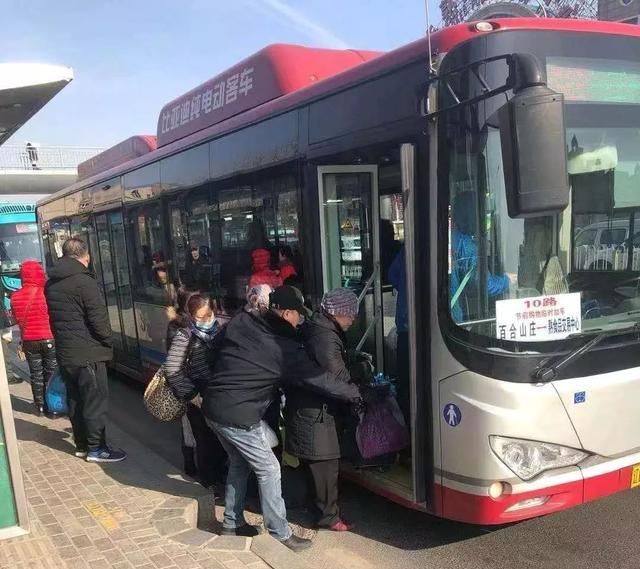大连公交10路开设春节购物专线车