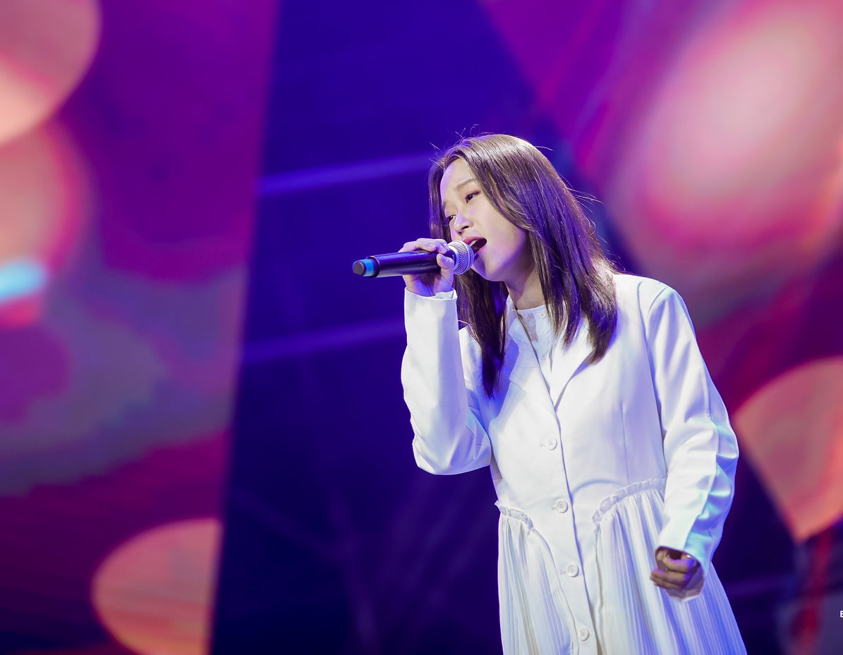 骆蕾慵懒嗓音亮相重庆大剧院拜新年 坚持初心用音乐诉说成长故事|中国