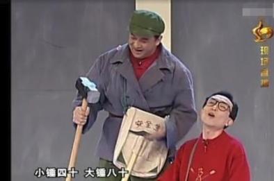 黄宏抡锤砸墙的经典小品片段一直活在很多观众的心中,他也是真正的