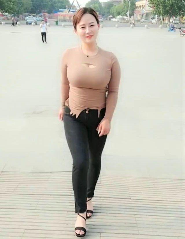富态的女人更吃香身材好穿得紧韵味十足