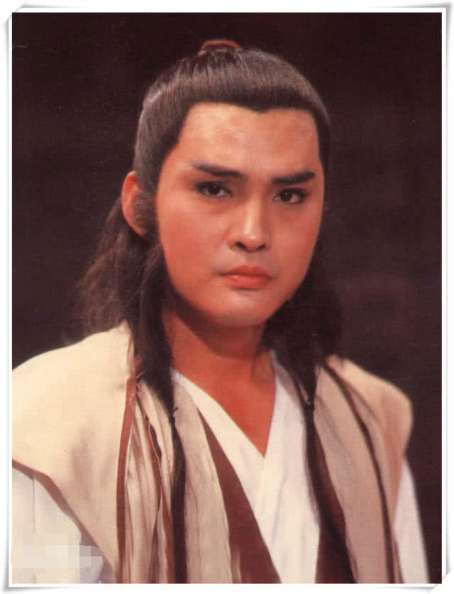 作为资深男演员的顾冠忠参与过的影视剧便超过百部,同时也是最早进军