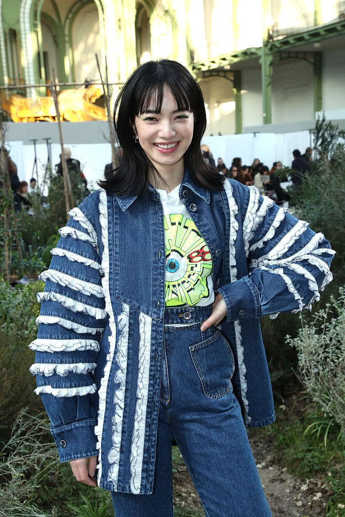 酷炫权志龙观秀造型帅气有范与绯闻女友小松菜奈同场不同框