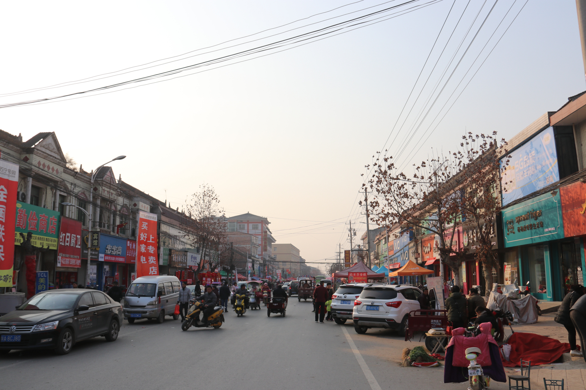 春节即将到来,西安农村集市的热闹景象,猪肉价格很稳定!