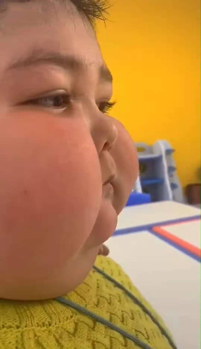 妈妈声称儿子是正宗"屁桃脸",有图有真相,网友:可爱的过头了