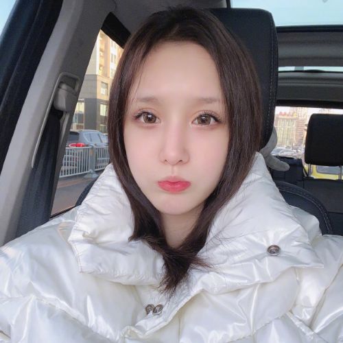 黑暗大美怀孕做美甲化浓妆