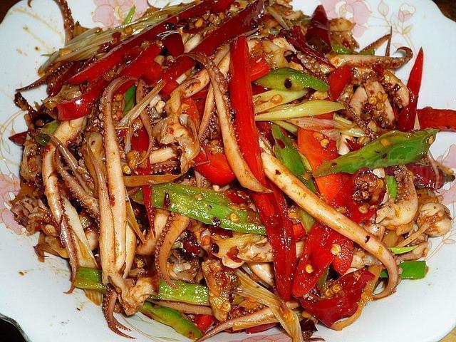 泡椒鱿鱼须,芹菜小炒肉,小炒腊肉,胡萝卜擦擦