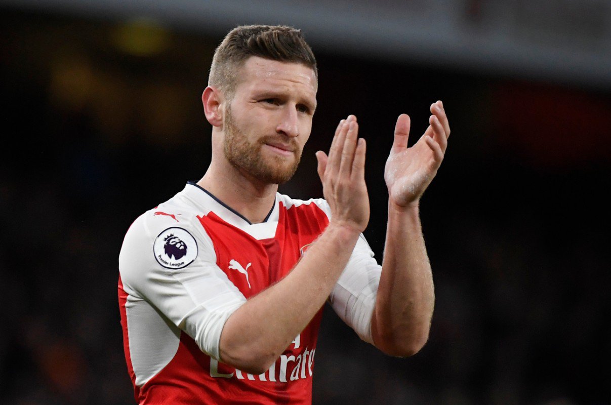 失误坑队友又解围送助攻穆斯塔菲到底是一个什么水平的中卫