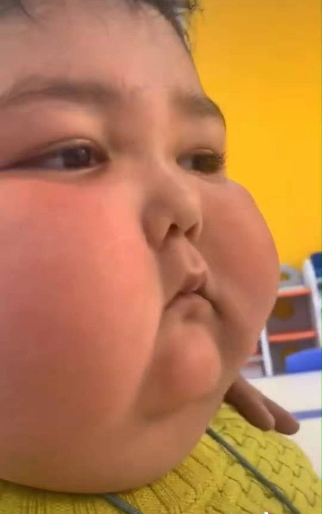 妈妈声称儿子是正宗"屁桃脸",有图有真相,网友:可爱的过头了