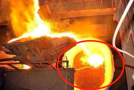 盛装已经融化好的钢水,将钢水导致模型中等待冷却后就会成钢铁的形状