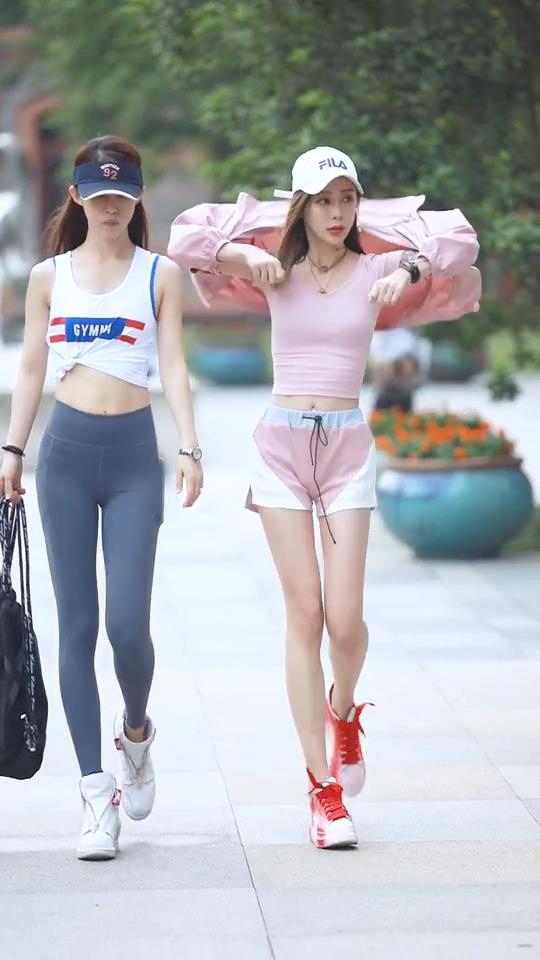 时尚街拍:不同风格的小姐姐,哪种是你喜欢的类型?