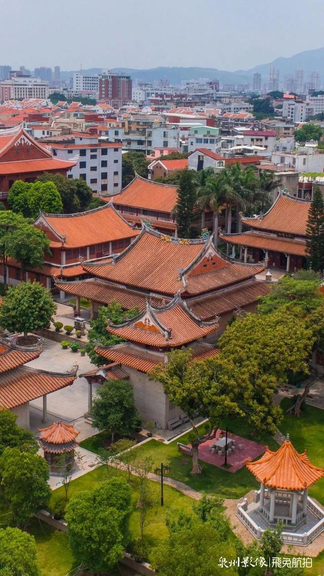 跟开元寺与承天寺相比,玄妙观更显清净.