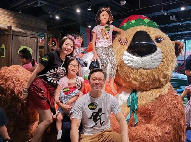 43岁张燊悦贵妇装现身,嫁豪门连生4胎身材恢复好,曾迷倒谢霆锋