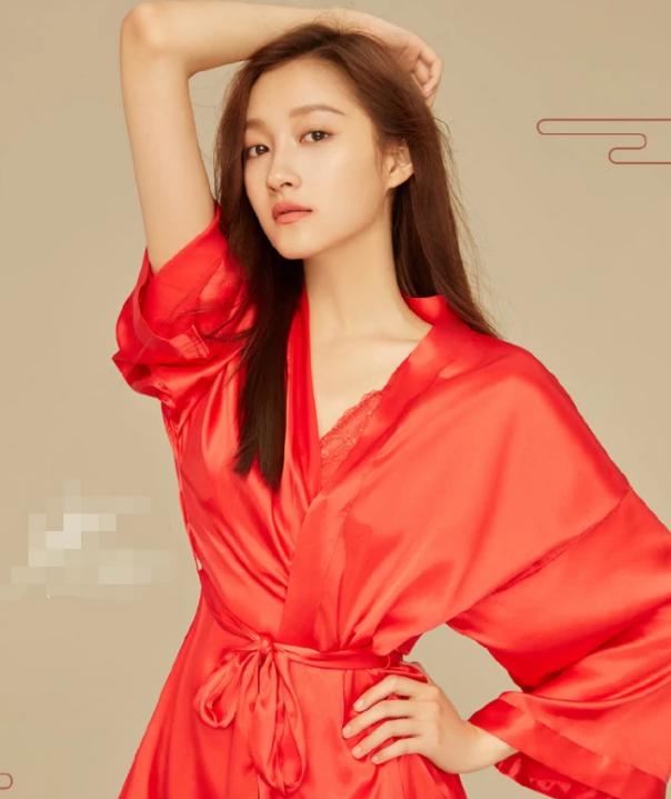 有种整容叫关晓彤生图,穿睡衣比平时胖10斤,活脱脱的梦中情人