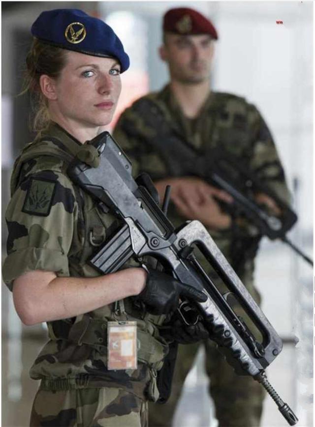 女兵|女性|战斗_新浪新闻