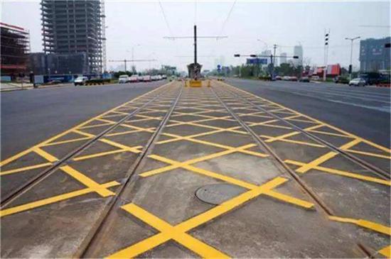 纵向减速标线怎么走不违章