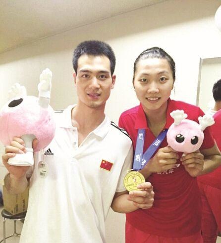 中国女排队伍里的男英雄李童:走红的"最帅陪打教练"