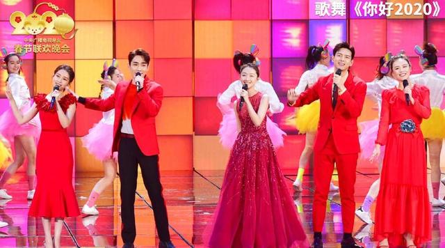 李现央视春晚之旅:台上唱歌中规中矩,台下为偶像周杰伦打call