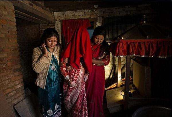 尼泊尔"女儿族",女孩一生结三次婚,最后一次才算"持证上岗"