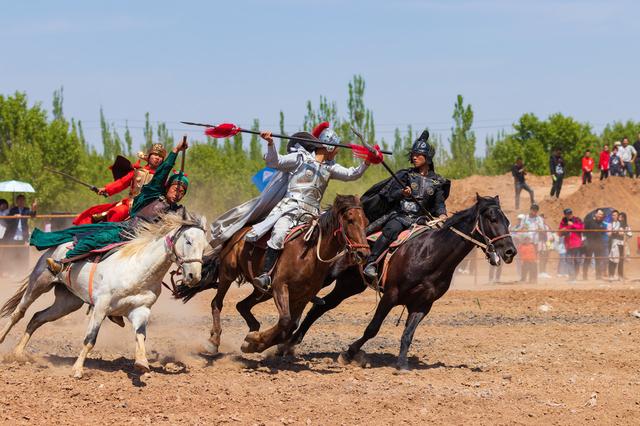 这一点,与牛有几分类似,在古代的时候,牛通常是用来辅助耕作,或者跟马
