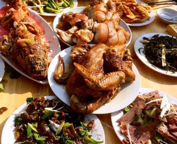 农村流水席婚宴真是霸气,一桌全是硬菜,出现两道菜该散伙回家|酒席