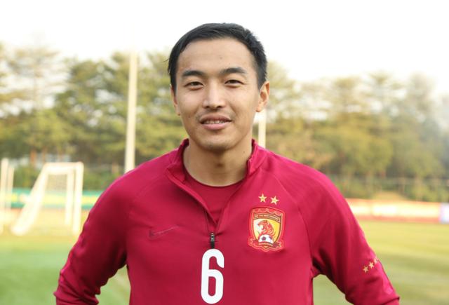 一方讽秦升不职业,秦升:感谢申花给机会,咱们球场见